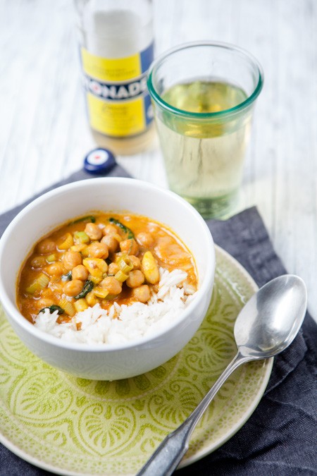 Gelbes Kichererbsen-Curry mit Cashewkernen und Spinat - www.kuechenchaotin.de