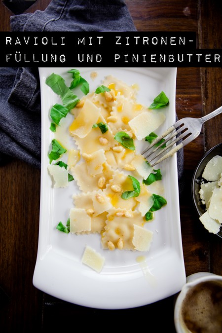 Zitronen-Frischkäse-Ravioli mit gebräunter Pinienbutter - www.kuechenchaotin.de