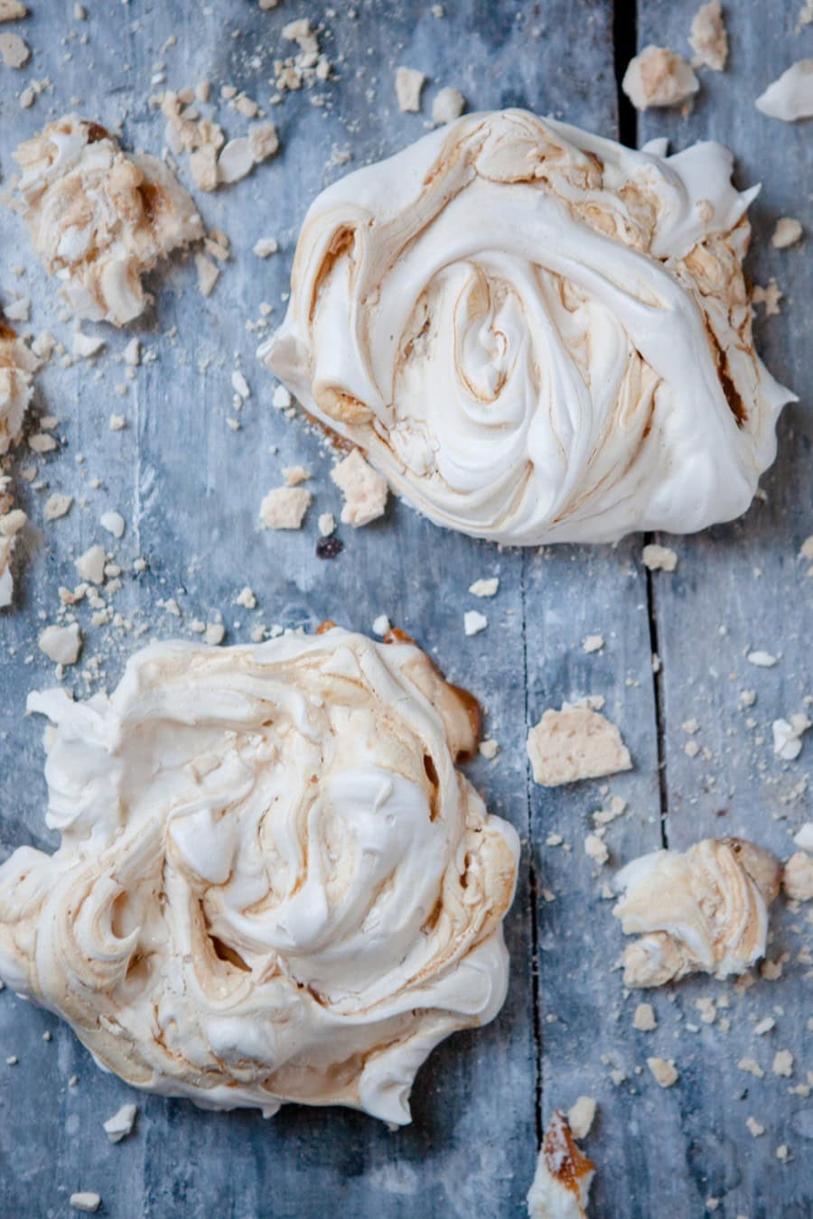 Caramel Swirl Meringues Baiser mit Karamell Kuechenchaotin