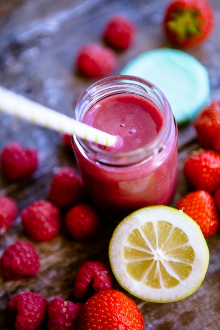 Erdbeer-Himbeer-Rhabarber-Smoothie - Sommer im Glas - Kuechenchaotin