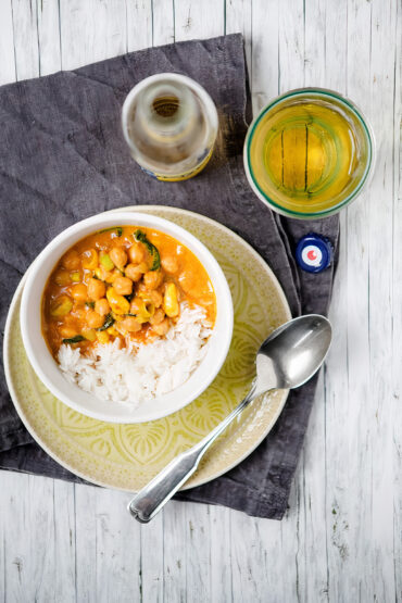 Gelbes Kichererbsen-Curry mit Cashewkernen und Spinat - www.kuechenchaotin.de