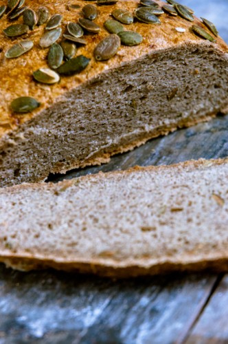 Glutenfreies Brot mit Kürbiskernen - www.kuechenchaotin.de