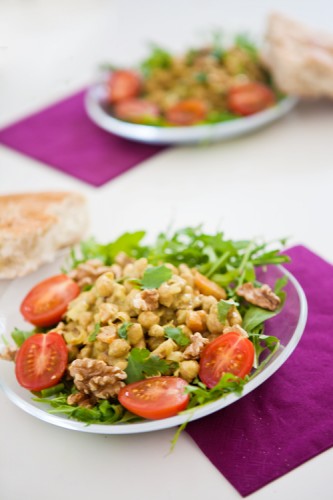 Kichererbsensalat mir Curry und Fladenbrot