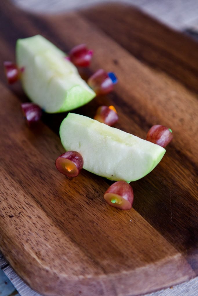 Long car trips are boring for kids. Why not make a fun and healthy bento box to keep them busy? Find all the ideas here!