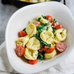 Tortellini mit Mascarpone, Spinat und Kirschtomaten