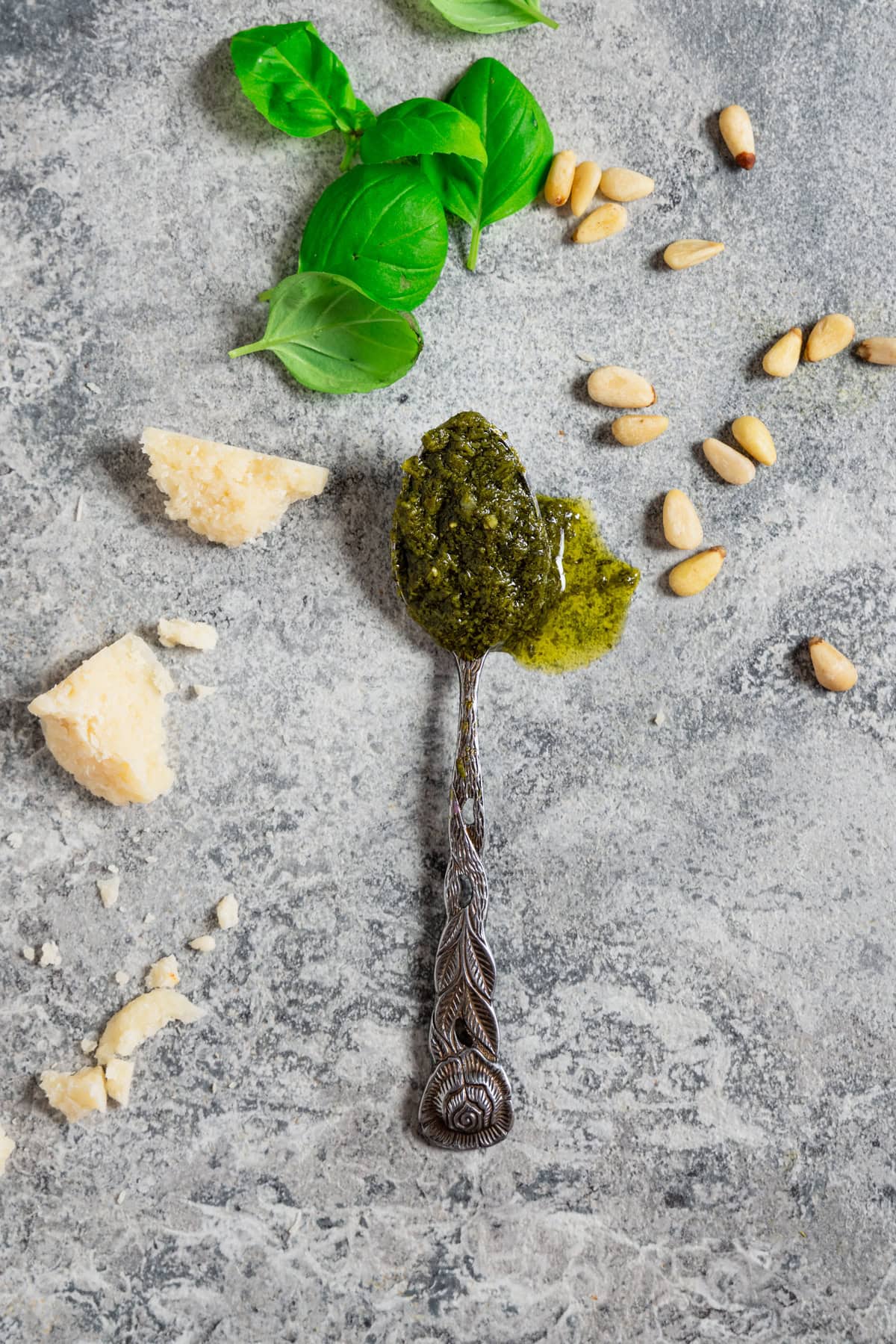Pesto selber machen - Rezept für klassisches Basilikumpesto