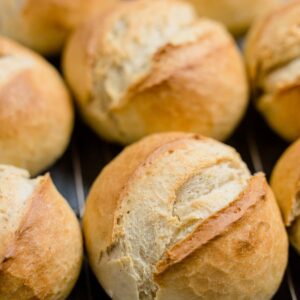 Fluffige Quarkbrötchen aus Dinkelmehl frisch gebacken und in 1 Stunde fertig