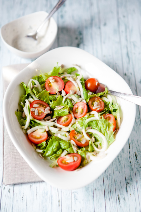 Schneller Salat mit Zucchini - http://kuechenchaotin.de