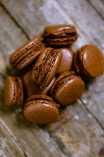 Schokoladen-Macarons mit Schoko-Orangen-Creme - www.kuechenchaotin.de
