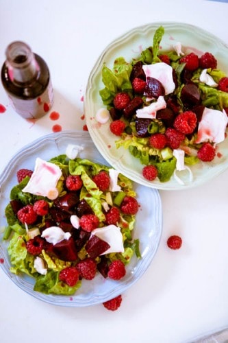 Sommersalat mit roter Bete Himbeeren und Ziegenkaese-2