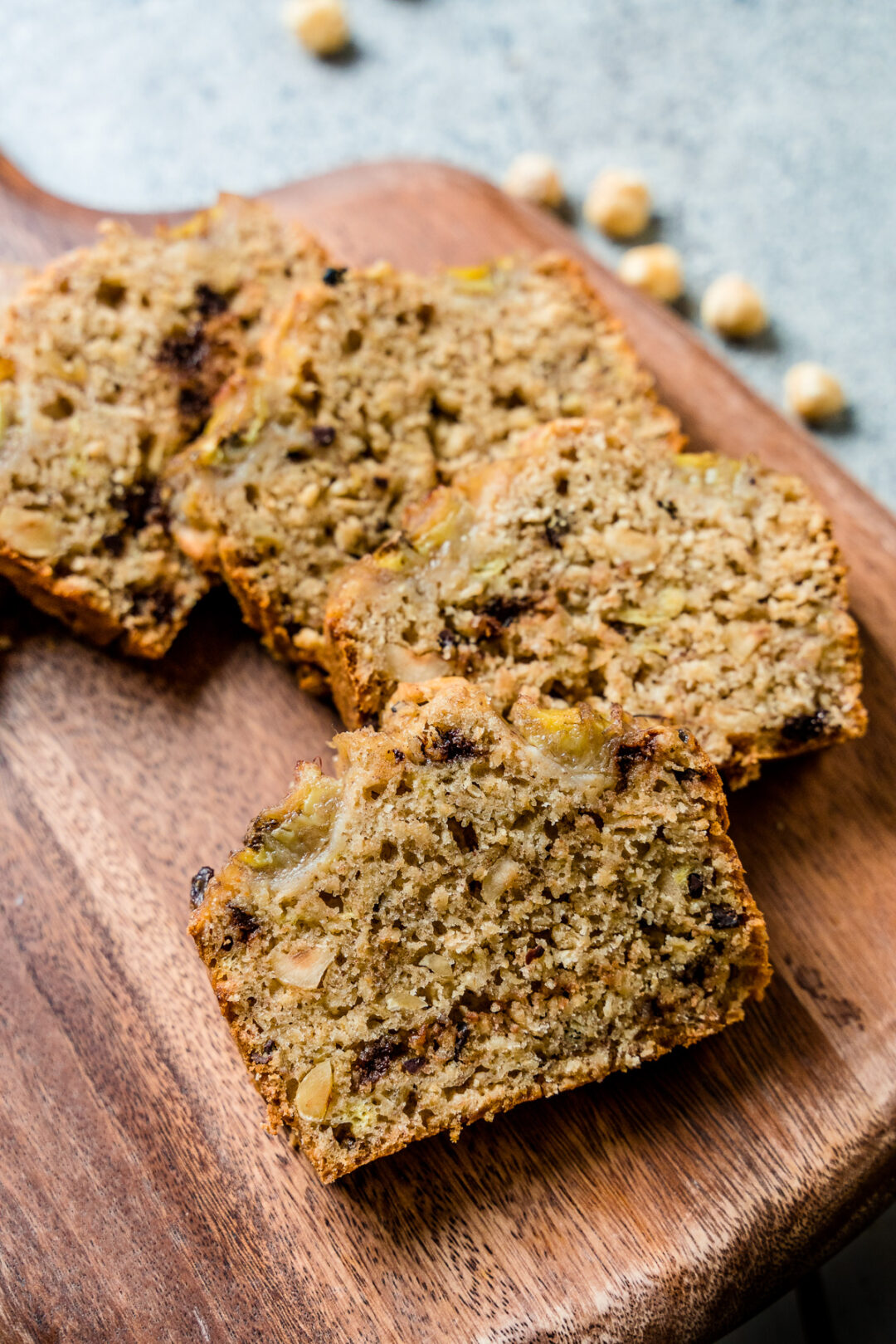 Veganes Bananenbrot mit Haselnüssen