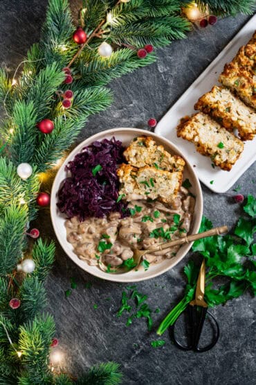 Vegetarisches Weihnachtsmenü ohne Stress - Pilz Maronen Ragout mit Ofenknödeln und Rotkraut - kuechenchaotin.de
