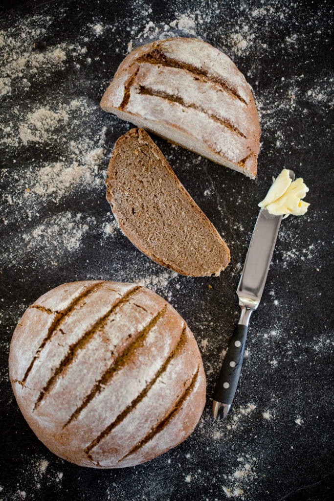 Vollkornbrot mit Sauerteig - www.kuechenchaotin.de