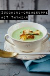 Zucchini-Cremesuppe mit Thymian, Pinienkernen und Ciabatta-Knoblauch-Croutons - www.kuechenchaotin.de