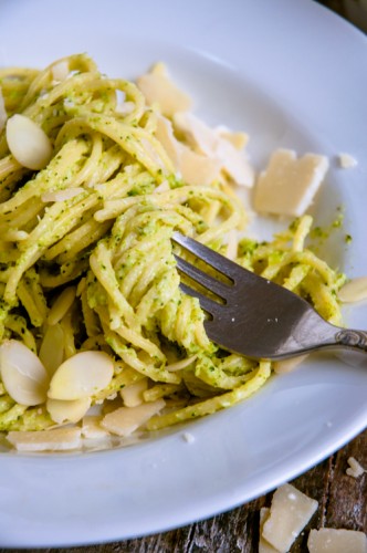 glutenfreie Pasta mit Broccoli-Mandel-Pesto-2