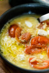 Griechische Feta-Suppe mit Reisnudeln und Tomaten - ein authenthisches Rezept